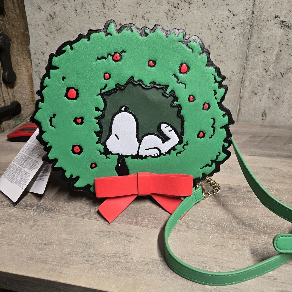 Loungefly Light Up Snoopy Wreath Bag